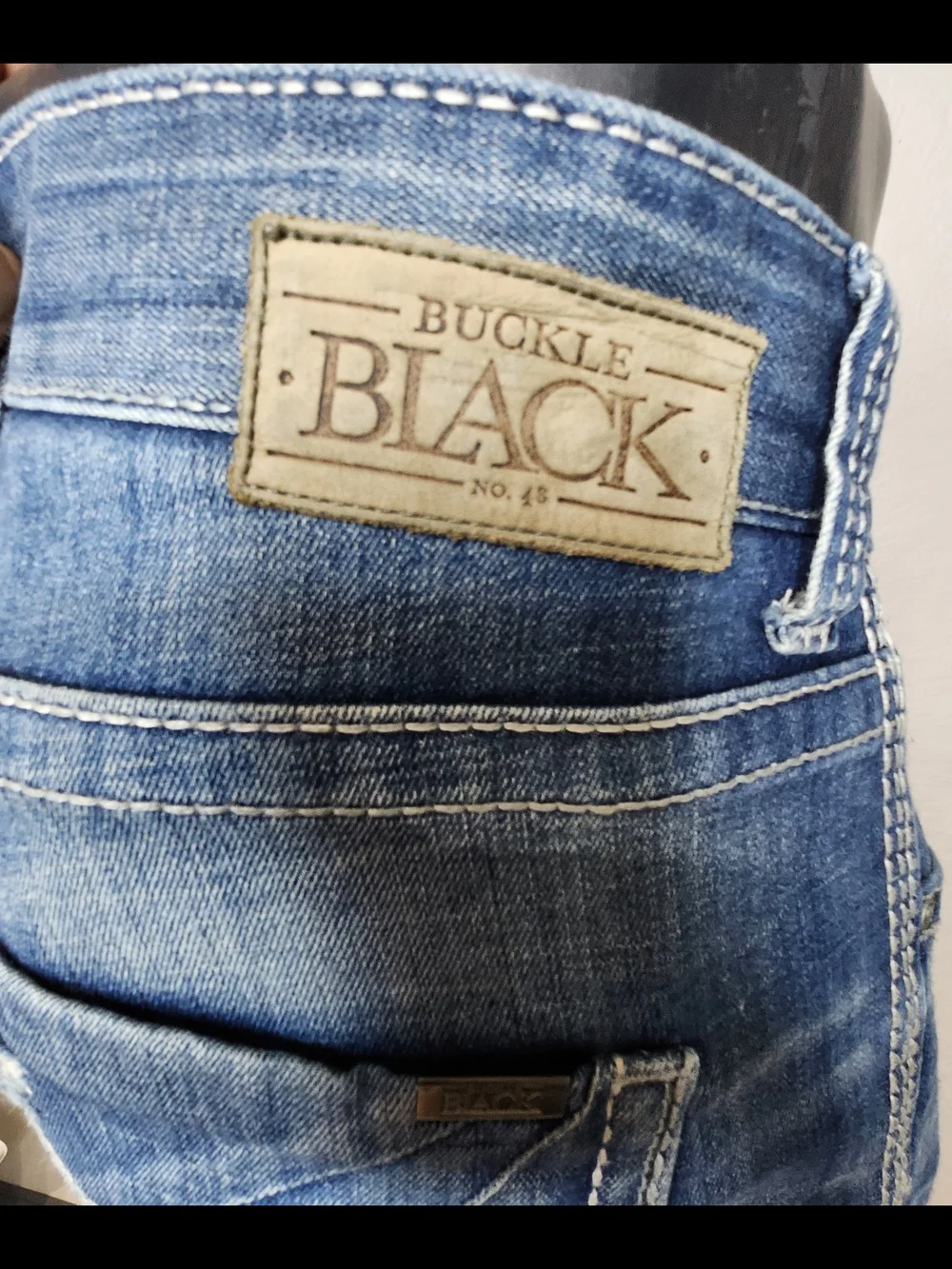 BUCKLE BLACK Men's Blue Washed Jeans - Classic Denim Style